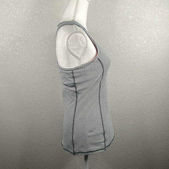Athletic Activewear Gray & White Striped Coral Lining Workout Top Size Large - Picture 3 of 6
